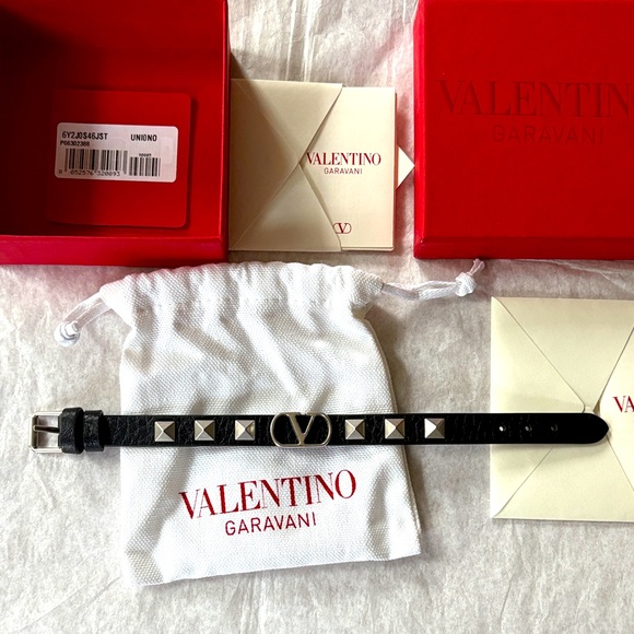 Valentino garavani vlogo signature calfskin Black Leather Bracelet o/s new - Picture 3 of 7